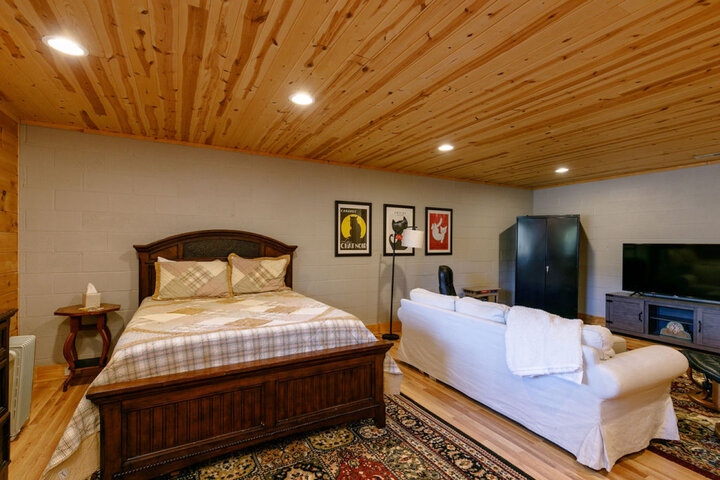 Cabin in Old Fort, US