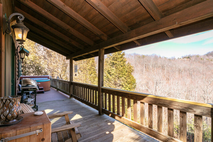 Cabin in Old Fort, US