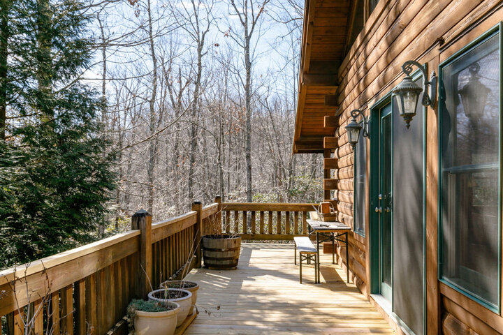 Cabin in Old Fort, US