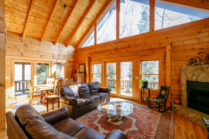 Cabin in Old Fort, US