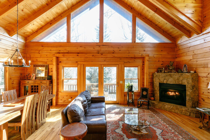 Cabin in Old Fort, US