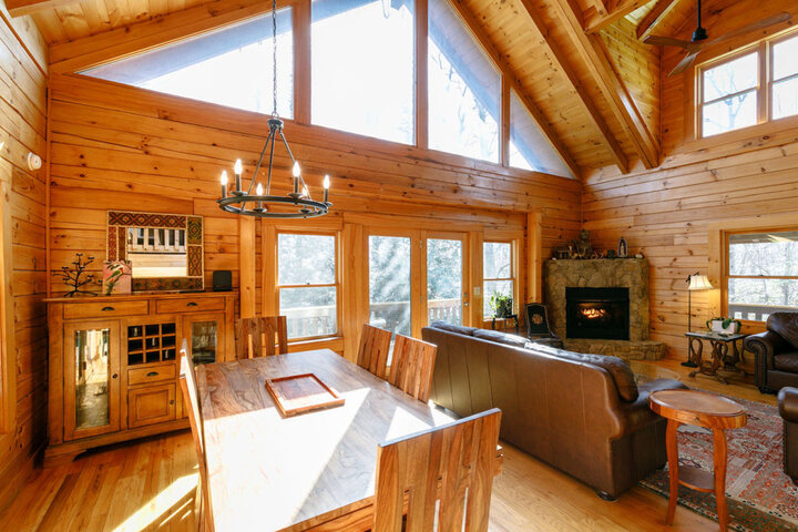 Cabin in Old Fort, US