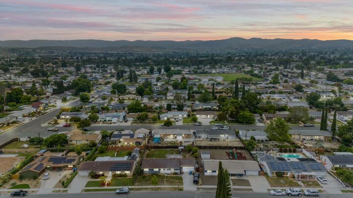 Apartment in Simi Valley, US