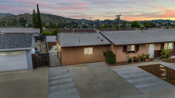 Apartment in Simi Valley, US
