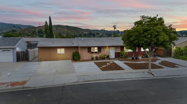 Apartment in Simi Valley, US