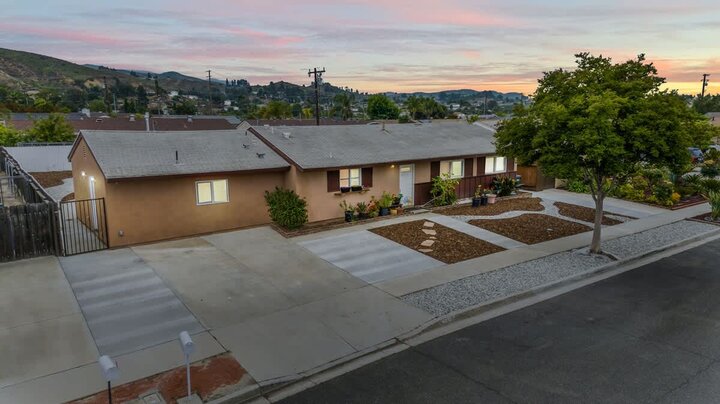 Apartment in Simi Valley, US