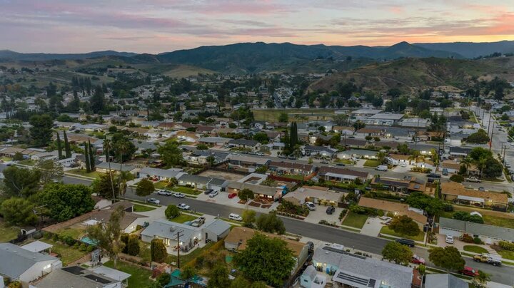 Apartment in Simi Valley, US