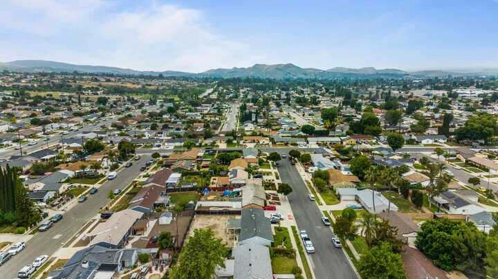 Apartment in Simi Valley, US