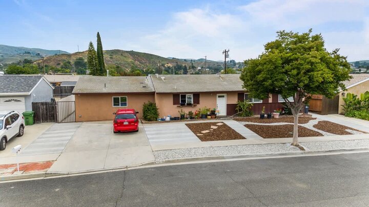 Apartment in Simi Valley, US