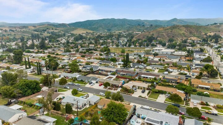 Apartment in Simi Valley, US