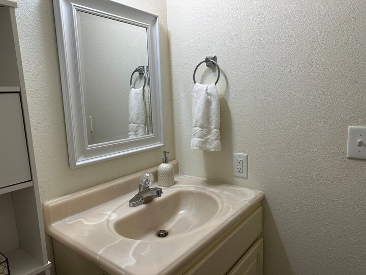 Rental unit in St Robert, US