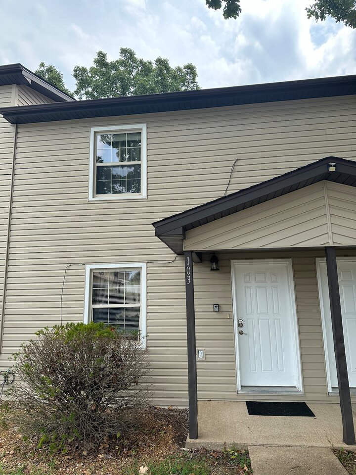 Rental unit in St Robert, US