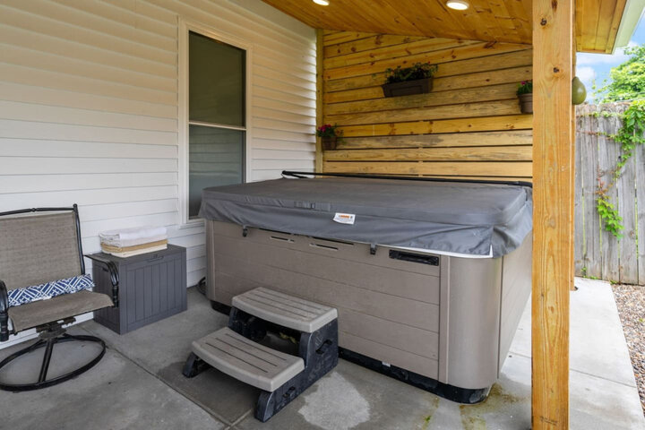 House in New Albany, US