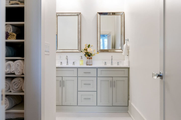 House in New Albany, US