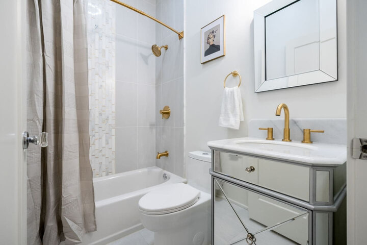 House in New Albany, US