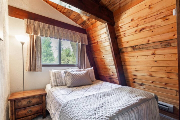 Cabin in Island Park, US