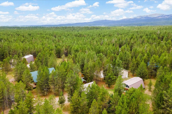 Cabin in Island Park, US