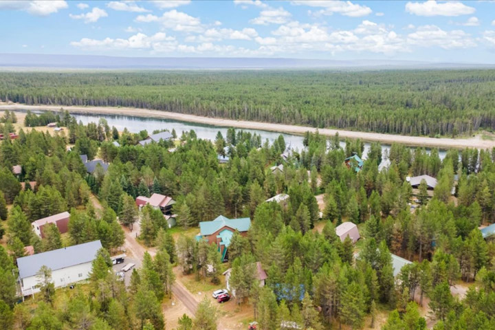 Cabin in Island Park, US