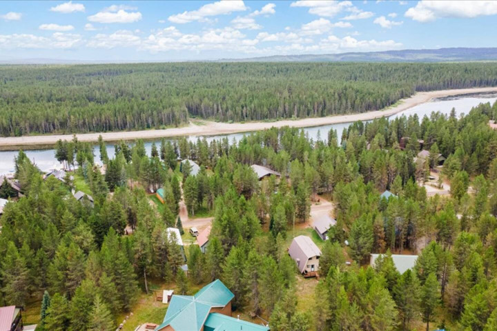Cabin in Island Park, US