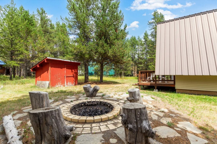 Cabin in Island Park, US